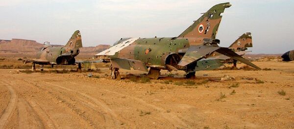 Varios aviones Phantom del ejército en el acuartelamiento aéreo de las Bardenas Reales, en Navarra - Sputnik Mundo