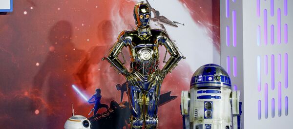 Los droides de 'Star Wars' saga D-O, R2D2 y C3PO - Sputnik Mundo