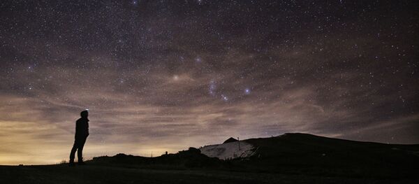 Imagen referencial de lluvia de gemínidas - Sputnik Mundo