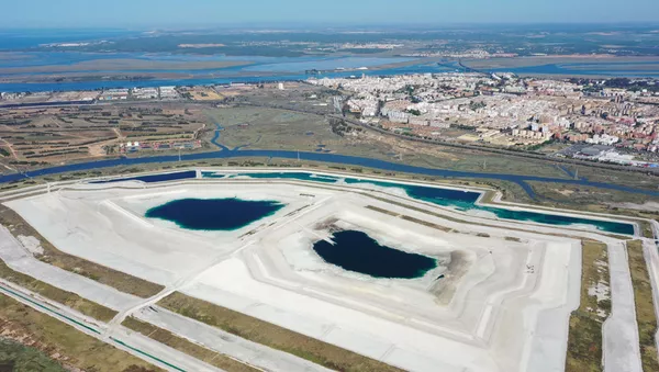 Imagen aérea de las balsas de fosfoyesos en Huelva, al sur de España Imagen aérea de las balsas de fosfoyesos en Huelva, al sur de España - Sputnik Mundo