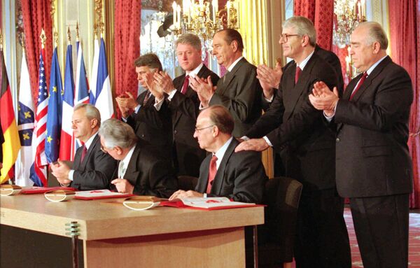 La firma de los acuerdos de Dayton - Sputnik Mundo