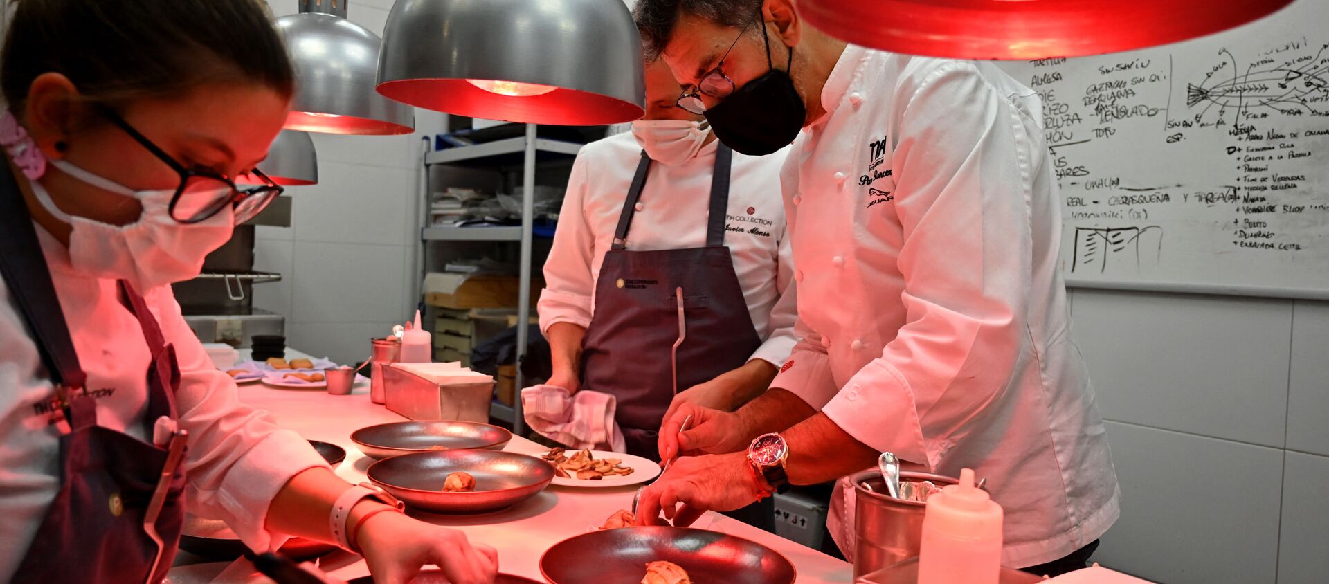 Cocinas de la Terraza del Casino (Madrid) de Paco Roncero, ganador de dos estrellas Michelin - Sputnik Mundo, 1920, 15.12.2020