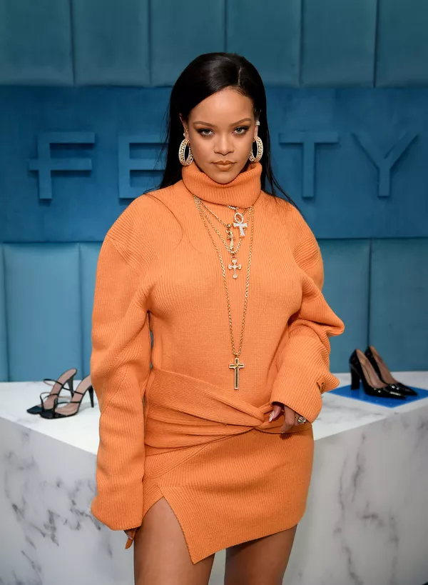 La cantante y actriz barbadense Rihanna, de 32 años, ha ganado 46 millones de dólares. Con esta cifra ha logrado ocupar el lugar 11 entre las famosas más ricas y el puesto 60 de la clasificación general. - Sputnik Mundo
