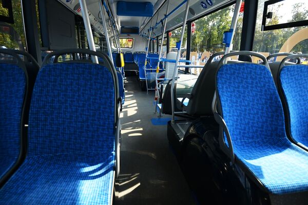 El interior del 'electrobús' - Sputnik Mundo