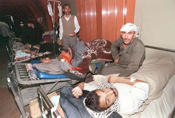 Pacientes iraquíes en un centro médico en Bagdad tras someterse a un bombardeo de EEUU durante la operación Zorro del Desierto - Sputnik Mundo