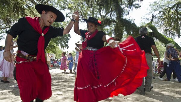 Bailanta en el Puente Pexoa en la 25.ª Fiesta Nacional del Chamamé - Sputnik Mundo