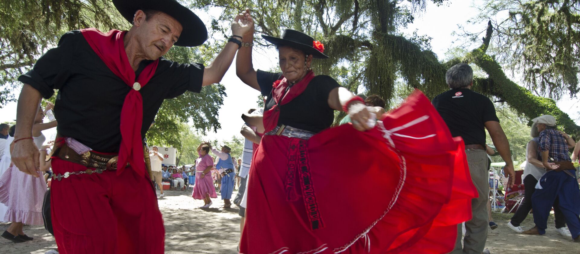 Bailanta en el Puente Pexoa en la 25.ª Fiesta Nacional del Chamamé - Sputnik Mundo, 1920, 20.12.2020