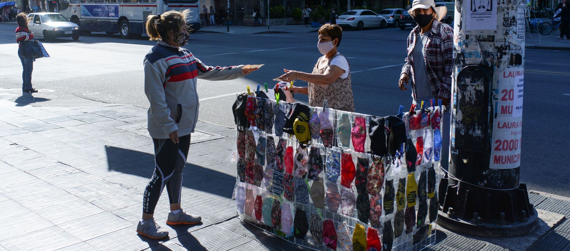 Mujer comprando un tapabocas (Archivo) - Sputnik Mundo, 1920, 11.01.2021