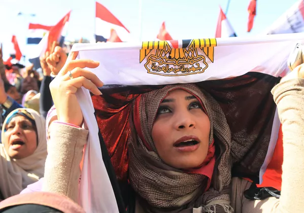 Una manifestante durante una protesta en la plaza Tahrir de El Cairo - 27 de enero de 2012. Una manifestante durante una protesta en la plaza Tahrir de El Cairo - 27 de enero de 2012. - Sputnik Mundo