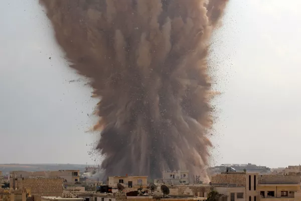 En Siria, la Primavera Árabe dio lugar a una guerra civil a gran escala. En la foto: Un ataque contra las fuerzas del gobierno sirio por parte de combatientes de Ahrar al-Sham, miembro de la coalición del 'Frente Islámico' - 14 de octubre de 2014. En Siria, la Primavera Árabe dio lugar a una guerra civil a gran escala. En la foto: Un ataque contra las fuerzas del gobierno sirio por parte de combatientes de Ahrar al-Sham, miembro de la coalición del 'Frente Islámico' - 14 de octubre de 2014. - Sputnik Mundo