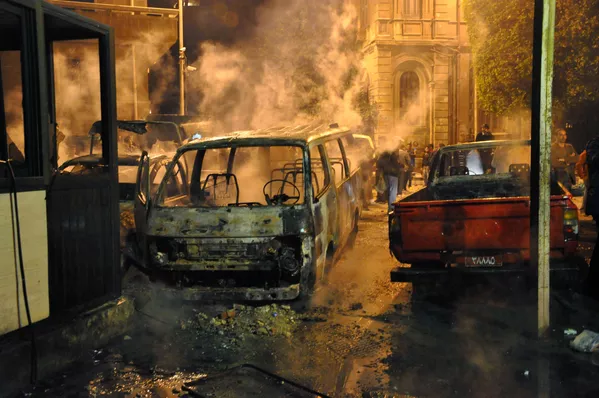 Un automóvil incendiado por manifestantes en la ciudad egipcia de Alejandría - 4 de marzo de 2011. Un automóvil incendiado por manifestantes en la ciudad egipcia de Alejandría - 4 de marzo de 2011. - Sputnik Mundo