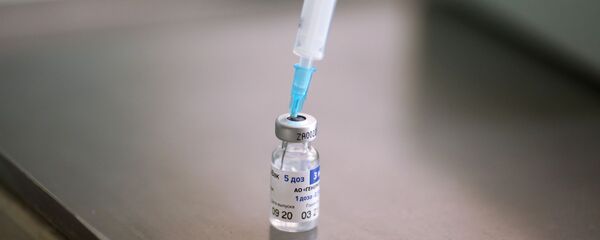 Una vacuna contra el coronavirus (imagen referencial) - Sputnik Mundo