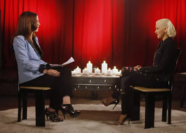 Además de sus actuaciones en solitario, la cantante ha grabado varios temas en colaboración como 'Lady Marmalade', 'Moves Like Jagger', 'Feel This Moment' y 'Say Something'. En la foto: Christina Aguilera durante una entrevista para On The Record en Beverly Hills, 2010. Además de sus actuaciones en solitario, la cantante ha grabado varios temas en colaboración como 'Lady Marmalade', 'Moves Like Jagger', 'Feel This Moment' y 'Say Something'. En la foto: Christina Aguilera durante una entrevista para On The Record en Beverly Hills, 2010. - Sputnik Mundo