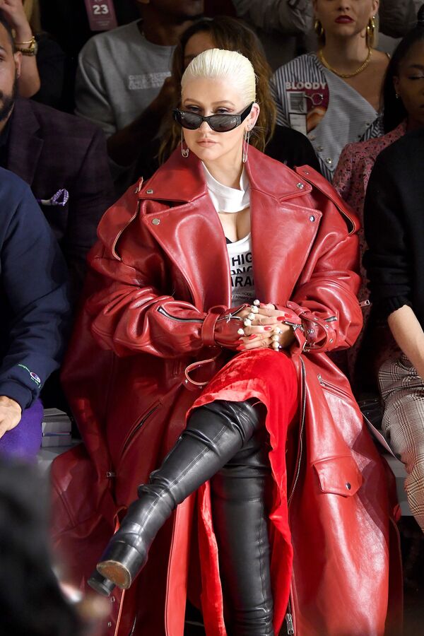 La estrella del pop ha dicho repetidamente que hay que aceptarse a uno mismo por lo que uno es y no se debe prestar atención a los estándares de belleza impuestos. En la foto: Christina Aguilera en uno de los desfiles de New York Fashion Week, 2018. La estrella del pop ha dicho repetidamente que hay que aceptarse a uno mismo por lo que uno es y no se debe prestar atención a los estándares de belleza impuestos. En la foto: Christina Aguilera en uno de los desfiles de New York Fashion Week, 2018. - Sputnik Mundo