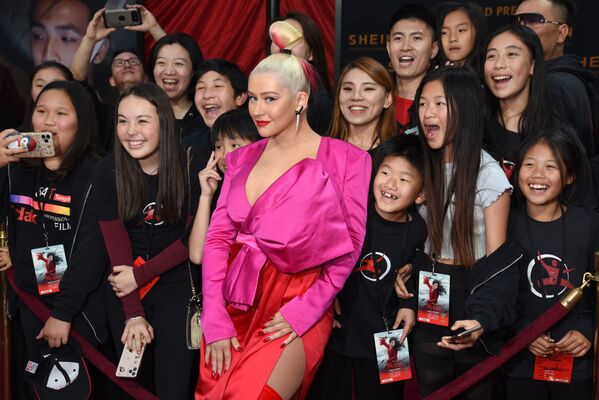 Christina Aguilera en el estreno mundial de la película animada 'Mulan', cuya banda sonora y composición 'Reflection' grabó en 1998 en Hollywood, el 9 de marzo de 2020. Christina Aguilera en el estreno mundial de la película animada 'Mulan', cuya banda sonora y composición 'Reflection' grabó en 1998 en Hollywood, el 9 de marzo de 2020. - Sputnik Mundo