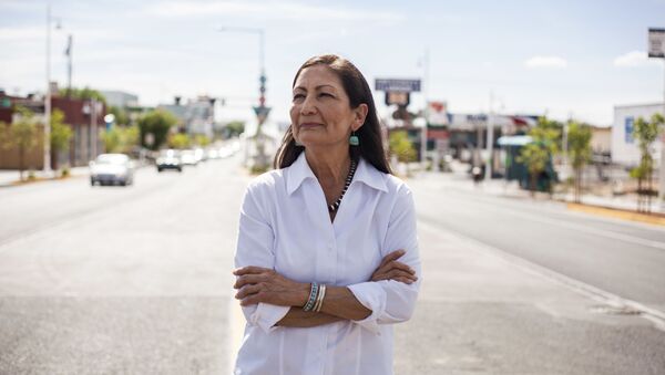 Deb Haaland, la futura secretaria del Interior de EEUU - Sputnik Mundo