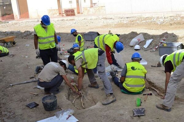 Excavación en la avenida Obispo Conget de Tauste - Sputnik Mundo