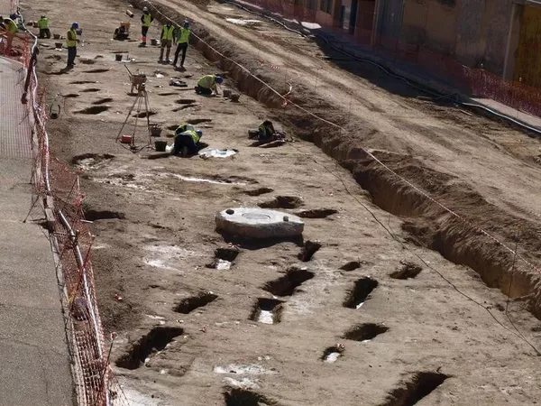 Tumbas desenterradas en la avenida Obispo de Conget de Tauste