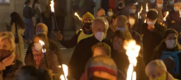 Marcha de antorchas en Barcelona por la libertad de los líderes independentistas presos - Sputnik Mundo