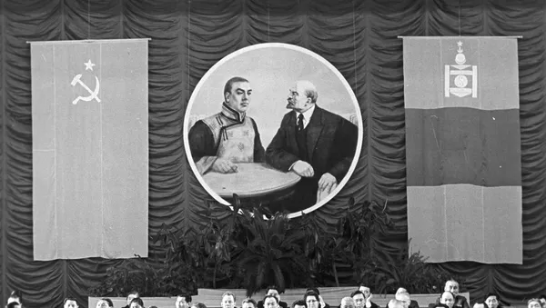 Banderas de Mongolia y de la URSS - Sputnik Mundo