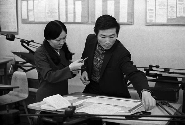 Estudiantes mongoles en Leningrado (archivo) - Sputnik Mundo