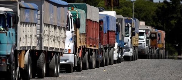 Camiones en el puerto de Santa Fe, Argentina - Sputnik Mundo