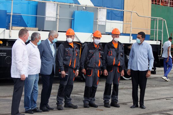 Junto a técnicos rusos de la empresa ferroviaria rusa Sinara - Sputnik Mundo