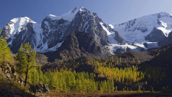 Vista de los Alpes Chuyas en el macizo de Altái, Altái, Rusia - Sputnik Mundo