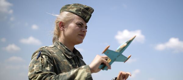Una estudiante de la Escuela de Aviación Militar de Krasnodar - Sputnik Mundo