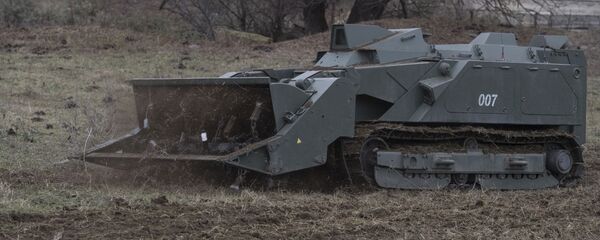 El robot zapador ruso Uran-6 en Nagorno Karabaj - Sputnik Mundo