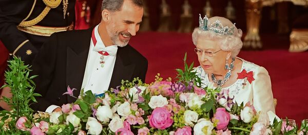 La reina Isabel II de Inglaterra y el rey Felipe VI de España - Sputnik Mundo