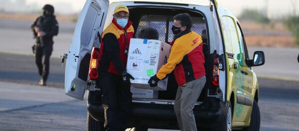 Llegada de las primeras dosis de la vacuna Pfizer contra coronavirus - Sputnik Mundo