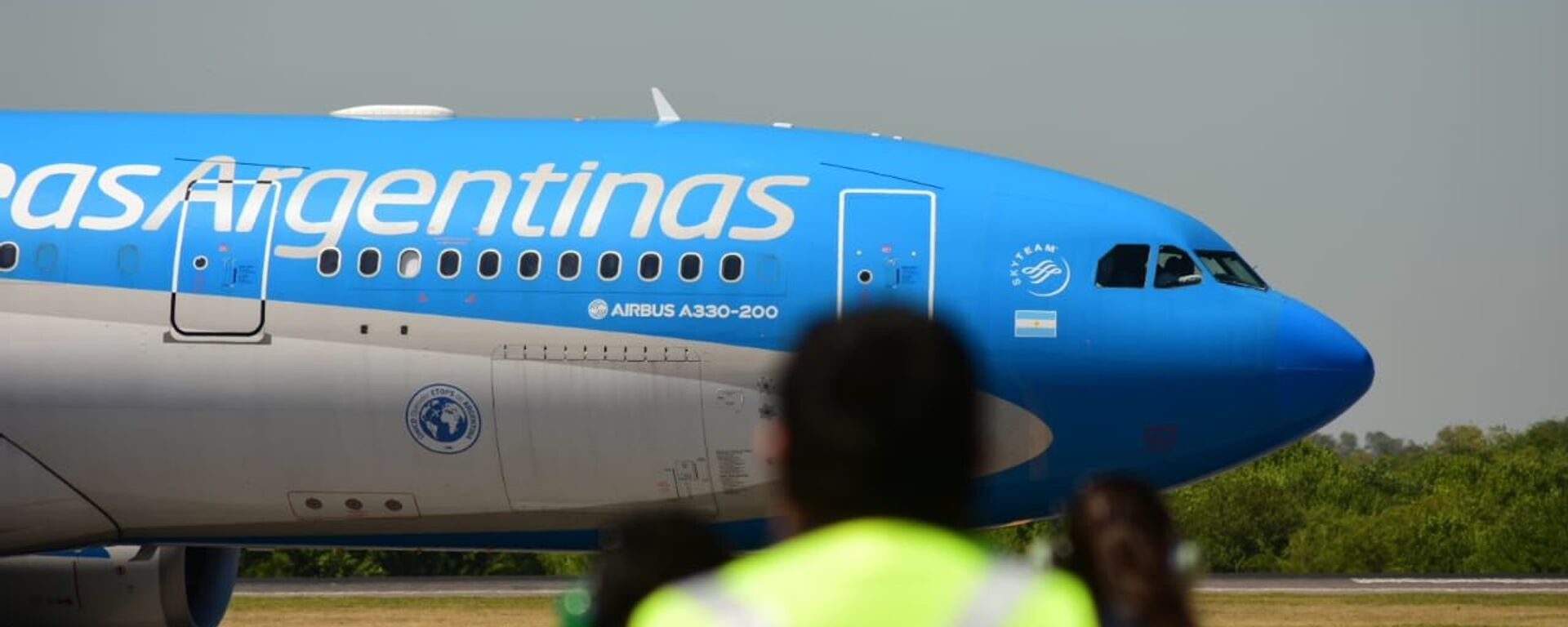 El avión de la compañía estatal Aerolíneas Argentinas - Sputnik Mundo, 1920, 02.10.2024