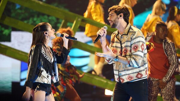 Álvaro Soler durante un concierto en los Latin American Music Awards - Sputnik Mundo