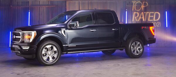 Una camioneta Ford F-150 con el motor de combustión interna (imagen referencial) - Sputnik Mundo