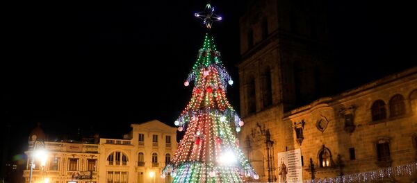 El árbol de Navidad en La Paz, Bolivia - Sputnik Mundo