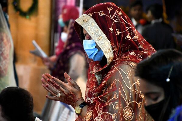 Así celebran la Navidad en una iglesia católica en Karachi, Pakistán. - Sputnik Mundo