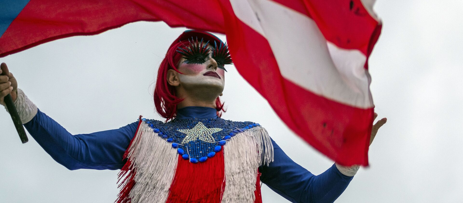 Una persona con la bandera de Puerto Rico - Sputnik Mundo, 1920, 26.12.2020