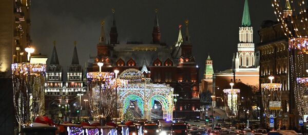 La decoración festiva por Año Nuevo en el centro de Moscú, Rusia - Sputnik Mundo
