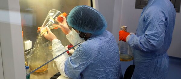 Científicos en un laboratorio - Sputnik Mundo