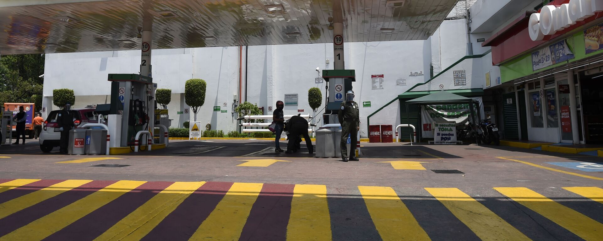 Una gasolinera de PEMEX - Sputnik Mundo, 1920, 28.12.2020
