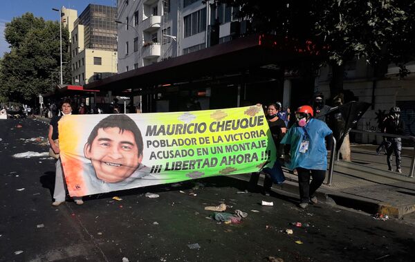 Lienzo con imagen de Mauricio Cheque, preso político detenido durante la revuelta - Sputnik Mundo