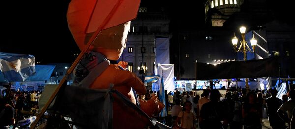 Protestas a favor y en contra de la legalización del aborto en Argentina - Sputnik Mundo