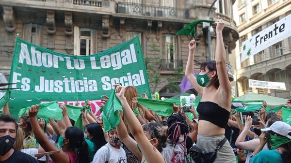 Los argentinos a favor del aborto se manifiestan ante el Parlamento - Sputnik Mundo