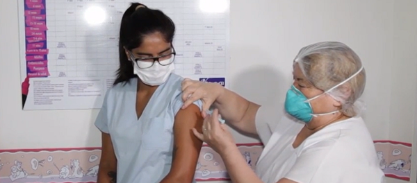 Los médicos argentinos de Mendoza reciben la vacuna Sputnik V - Sputnik Mundo