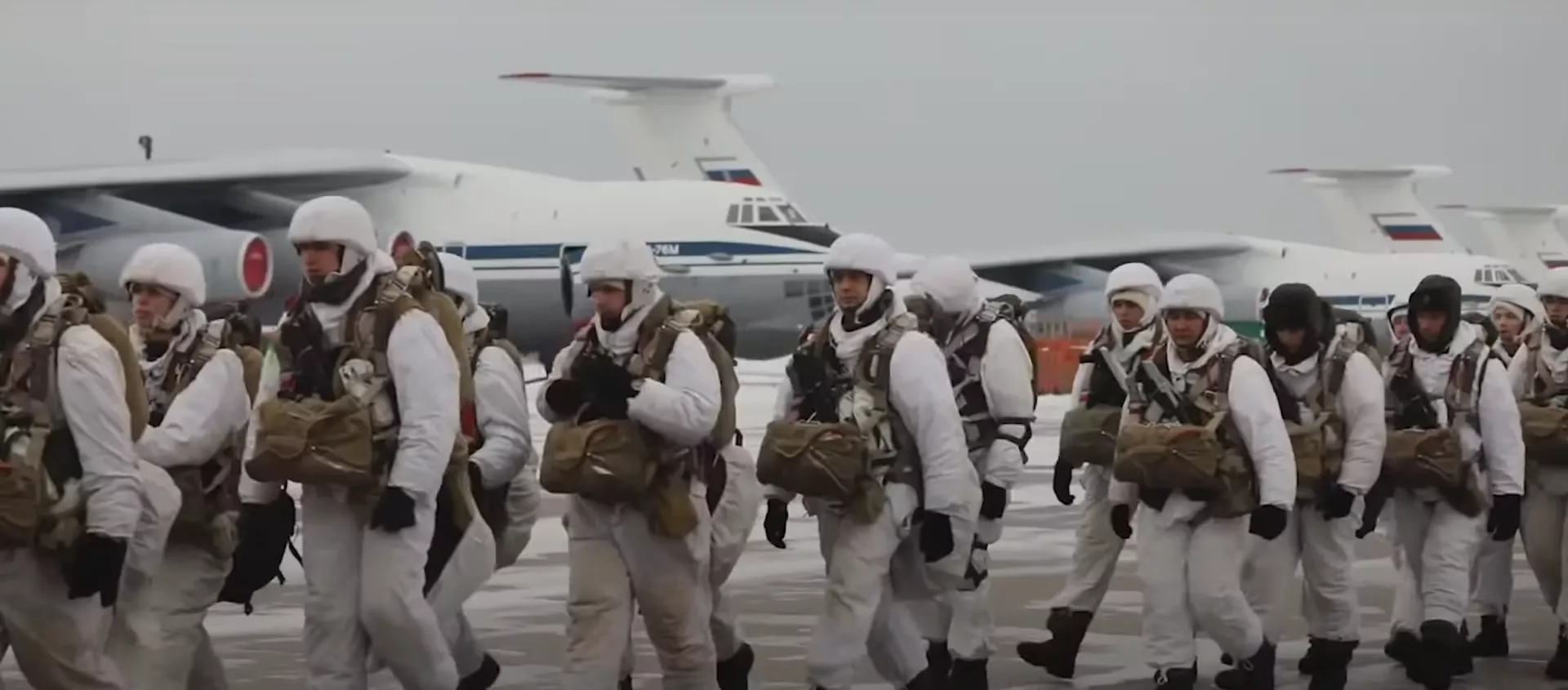 Cómo se siente saltar en paracaídas desde un Il-76 ruso Cómo se siente saltar en paracaídas desde un Il-76 ruso - Sputnik Mundo, 1920, 30.12.2020