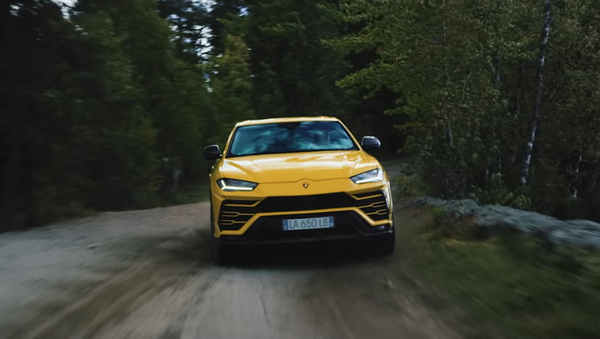 Un Lamborghini Urus - Sputnik Mundo