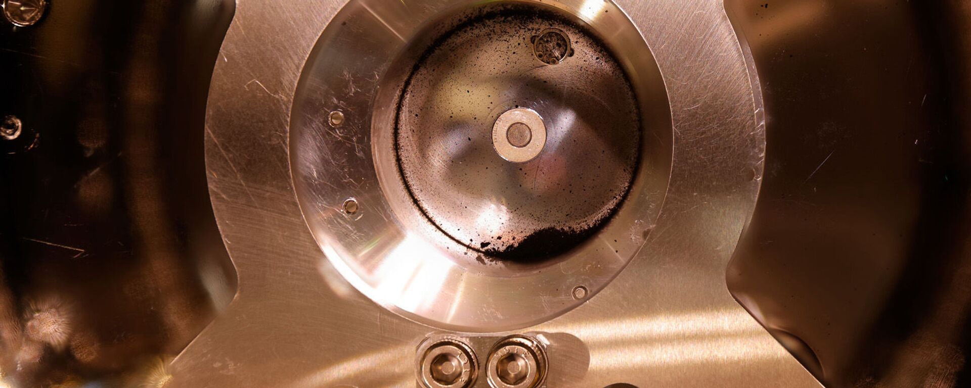 Parte inferior del contenedor con las muestras del asteroide Ryugu - Sputnik Mundo, 1920, 19.03.2021