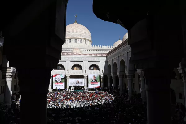 Una vigilia en Saná (Yemen) con motivo del primer aniversario de los asesinatos de Qasem Soleimani y Abu Mahdi Muhandis. Una vigilia en Saná (Yemen) con motivo del primer aniversario de los asesinatos de Qasem Soleimani y Abu Mahdi Muhandis. - Sputnik Mundo