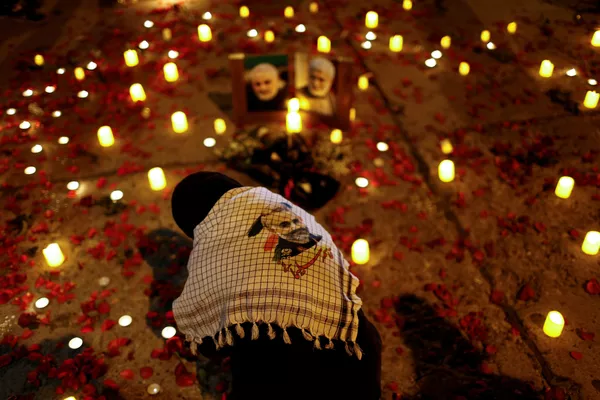 Una mujer en Bagdad (Irak) lamenta la muerte de Qasem Soleimani y Abu Mahdi Muhandis a un año de sus asesinatos. Una mujer en Bagdad (Irak) lamenta la muerte de Qasem Soleimani y Abu Mahdi Muhandis a un año de sus asesinatos. - Sputnik Mundo
